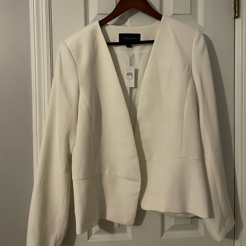 Women’s cream waist length light weight blazer - size L - Ann Taylor Factory